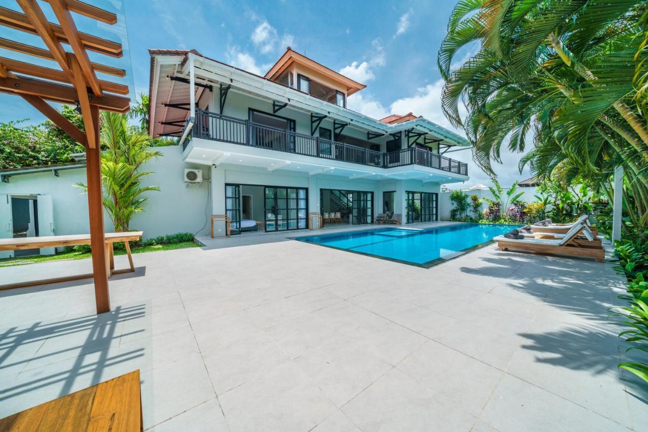 Villa Okenada - Modern 5-Bedroom Pool Villa In Berawa! Canggu Exteriör bild