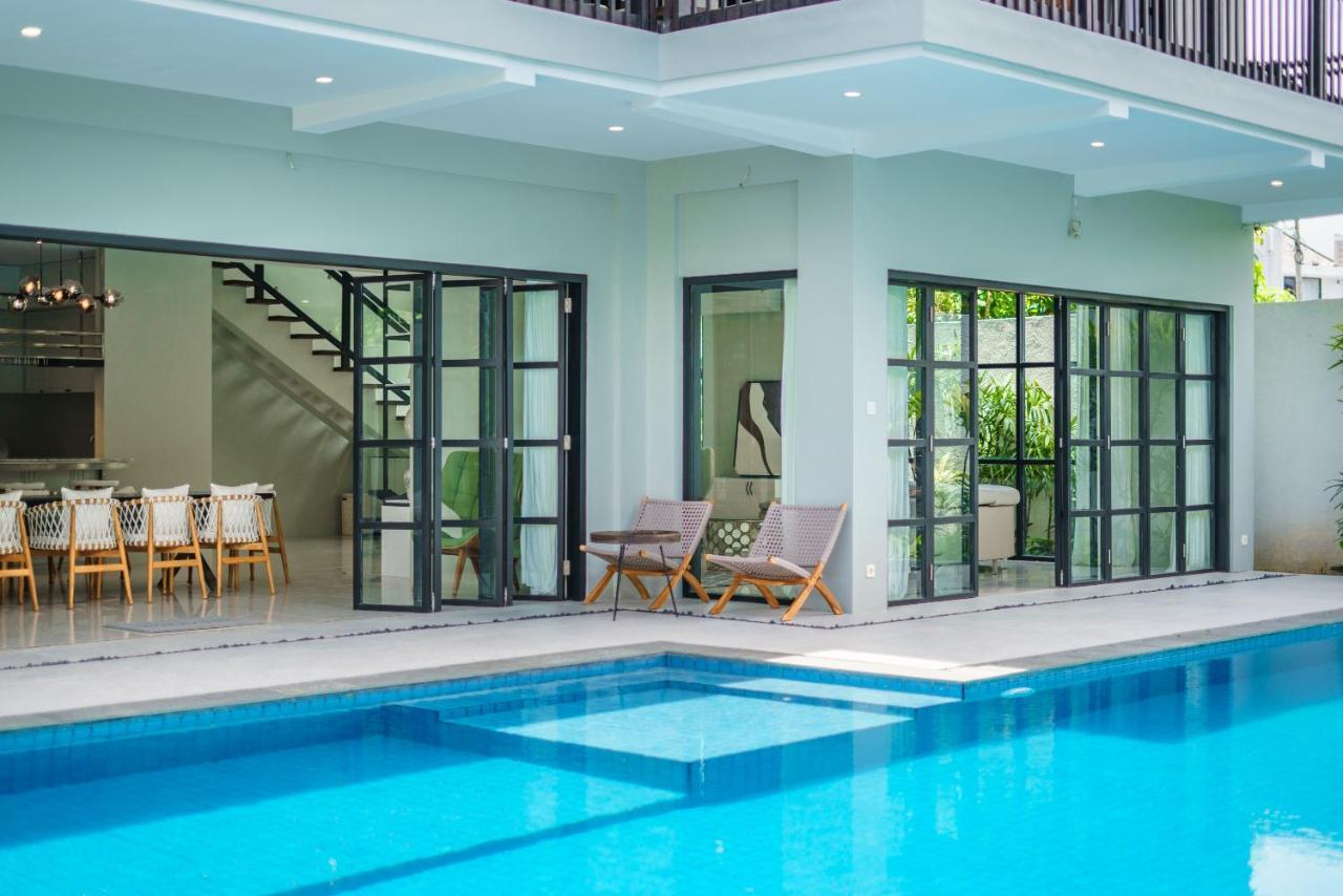 Villa Okenada - Modern 5-Bedroom Pool Villa In Berawa! Canggu Exteriör bild