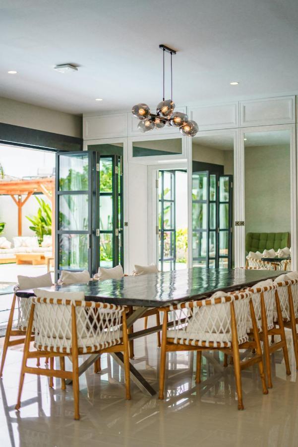 Villa Okenada - Modern 5-Bedroom Pool Villa In Berawa! Canggu Exteriör bild