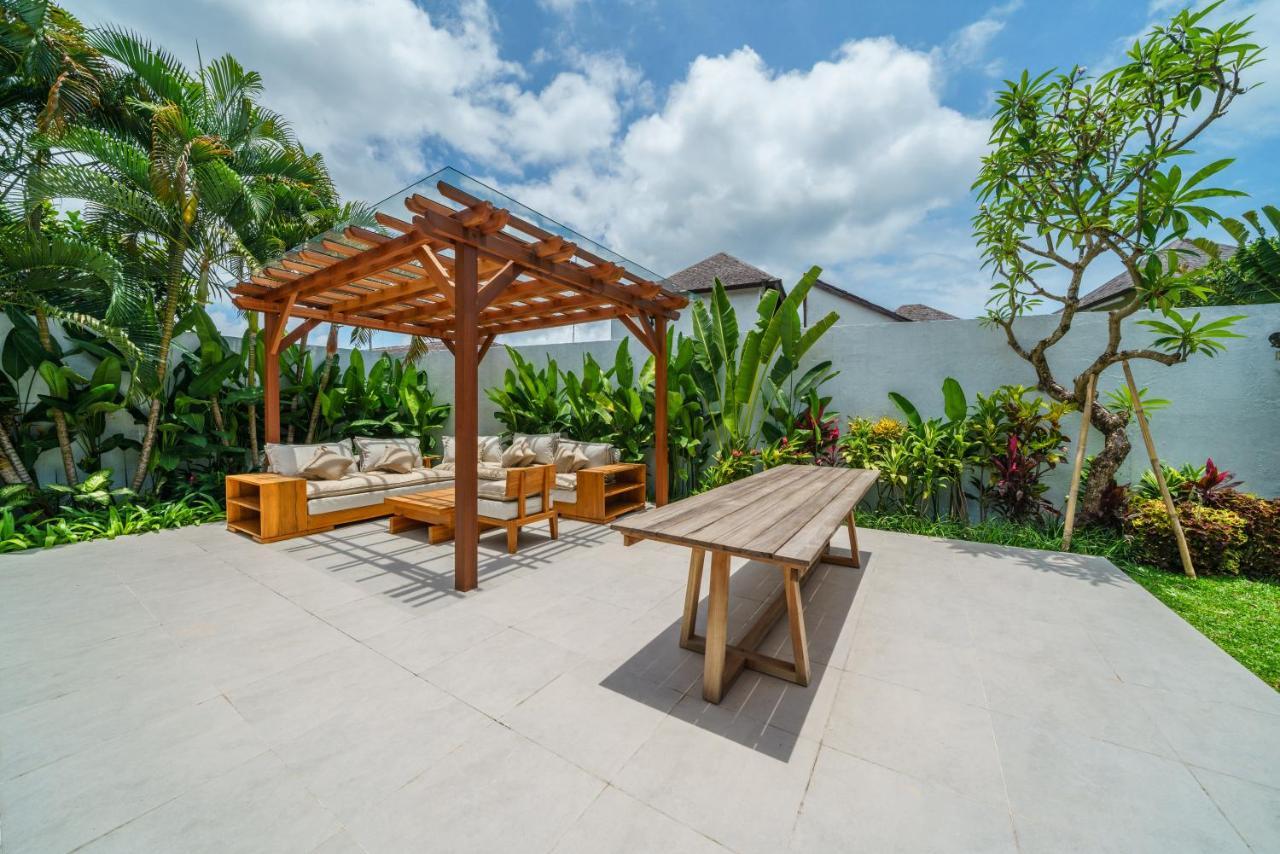Villa Okenada - Modern 5-Bedroom Pool Villa In Berawa! Canggu Exteriör bild