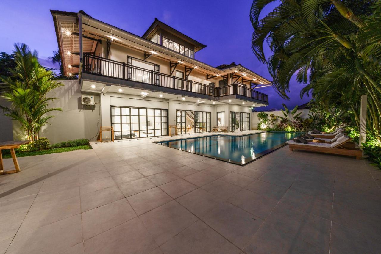 Villa Okenada - Modern 5-Bedroom Pool Villa In Berawa! Canggu Exteriör bild
