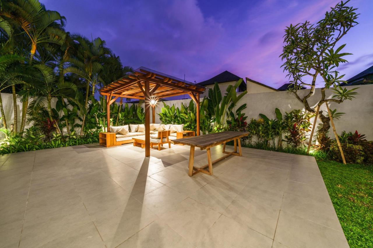 Villa Okenada - Modern 5-Bedroom Pool Villa In Berawa! Canggu Exteriör bild